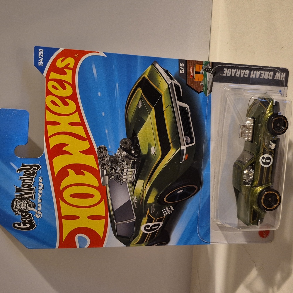 D5 Hot Wheels 68 Corvette Stingray Gas Monkey Garage